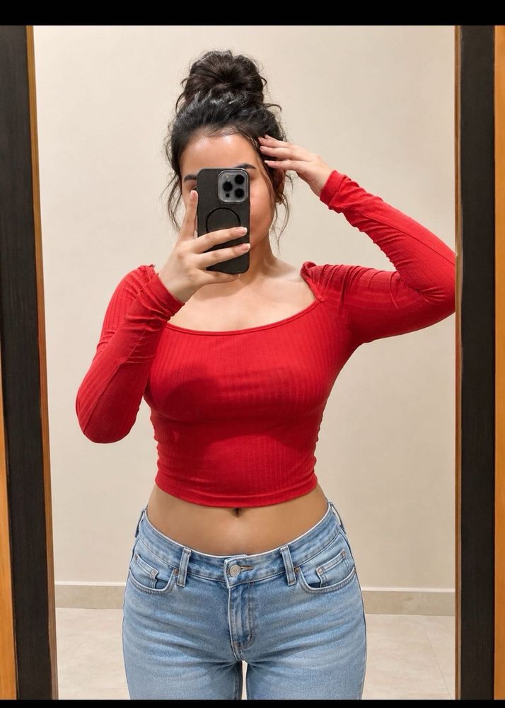 Red full sleevs top