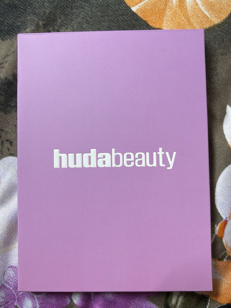 Huda Beauty Heart Mirror