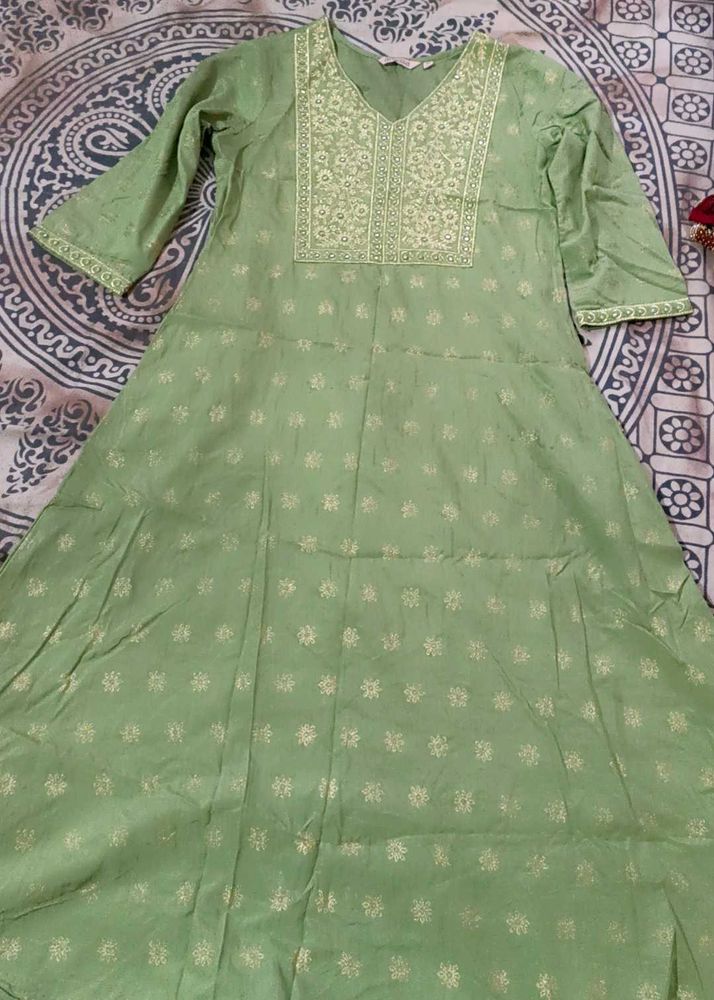 Elegant Green Embroidered Kurta