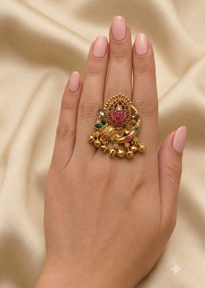 Exquisite Kundan &amp; Pearl Ring