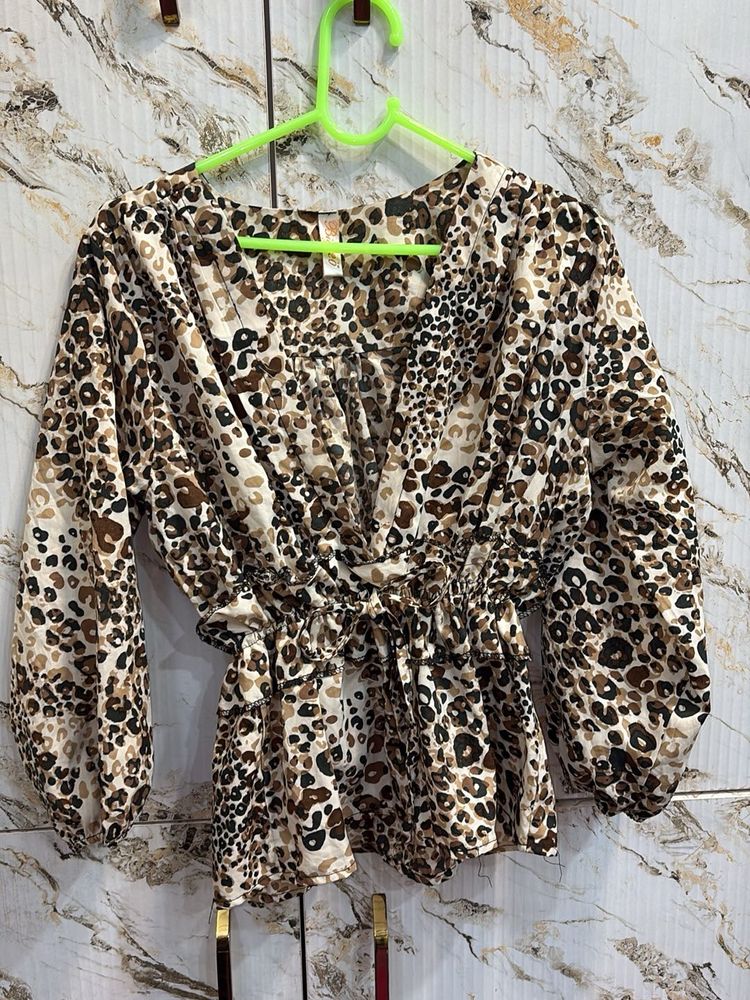Chic Leopard Print Peplum Blouse – V-Neck Long Sle