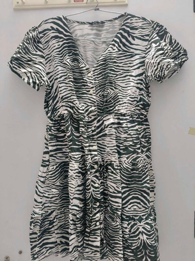 Stylish aesthetic Zebra Print Button-Up midi Dress