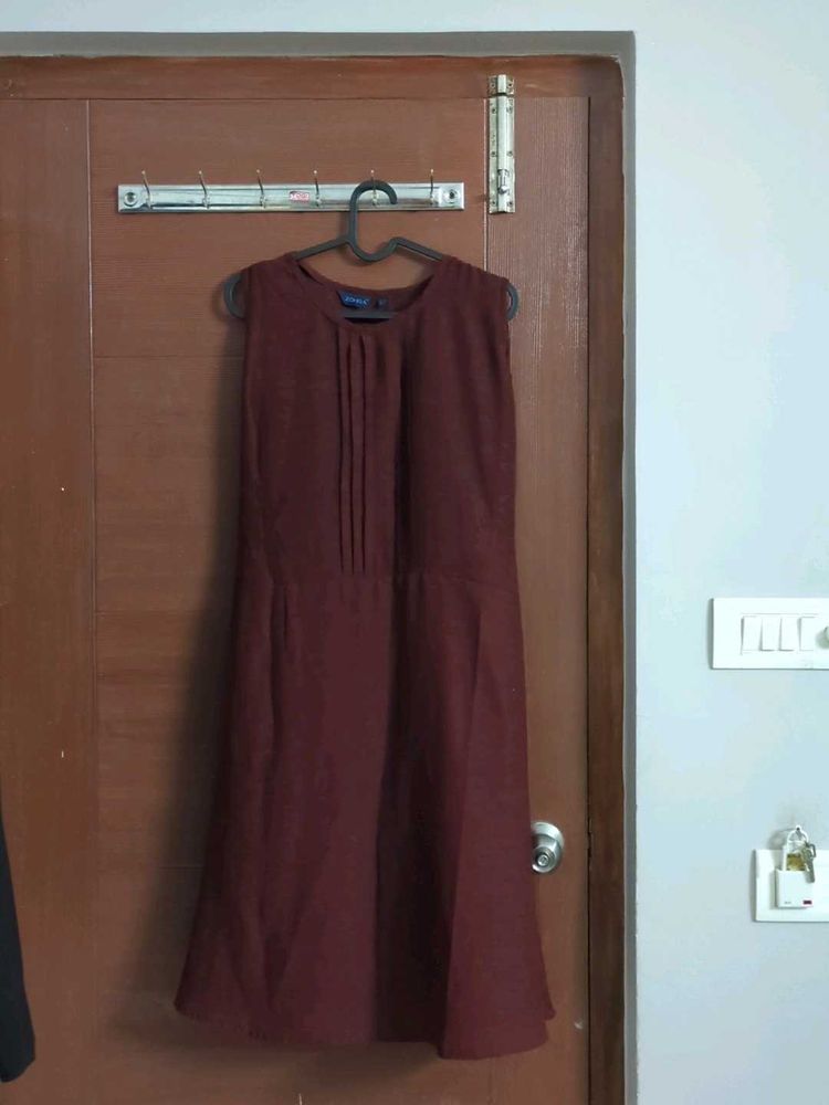 Elegant Maroon Sleeveless Dress