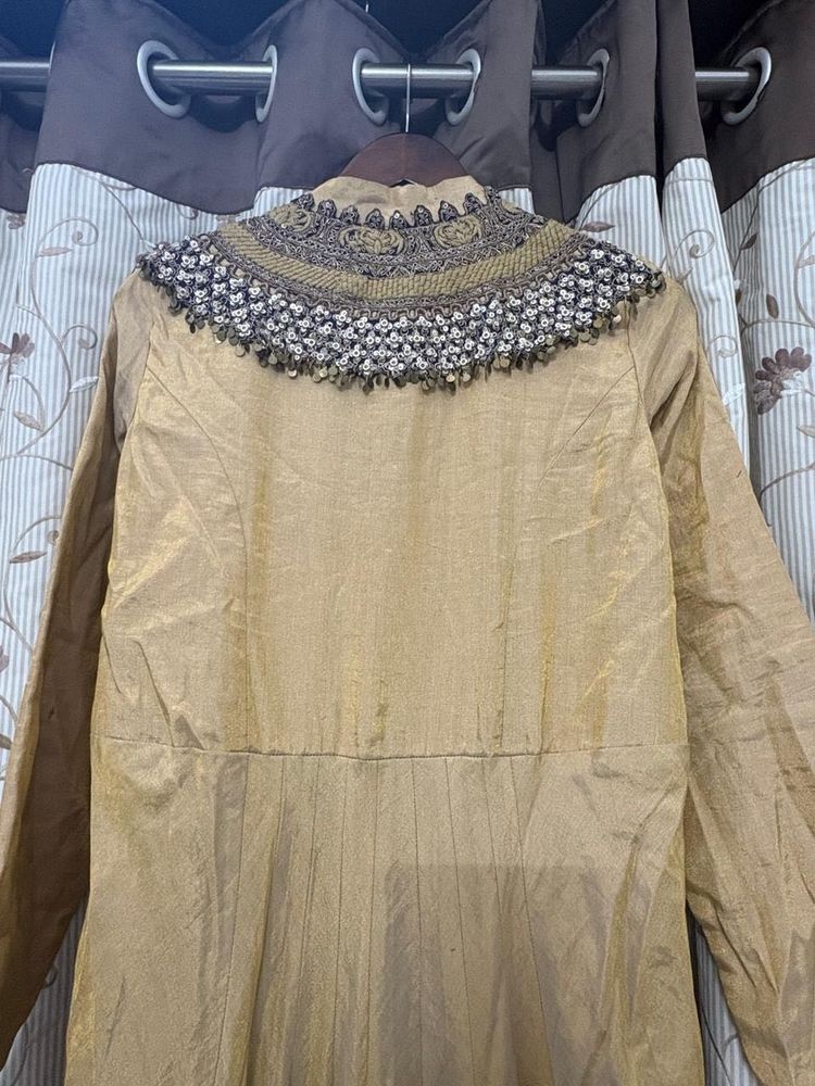 gown