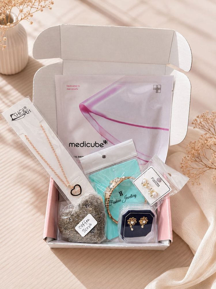 Women's Jewellery &amp; Skincare Gift Set