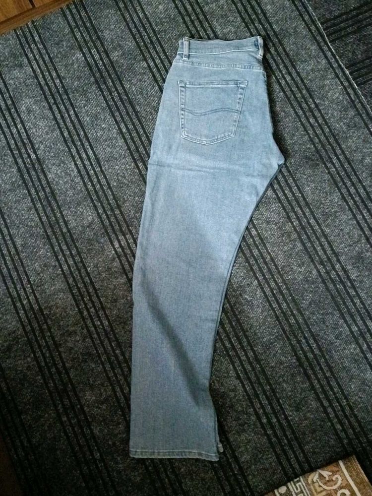 Lee Jeans: Stylish &amp; Comfortable