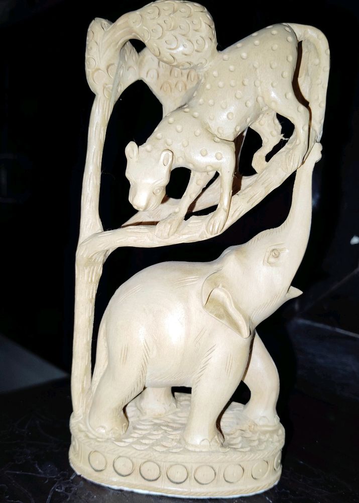 Premium Wooden Showpiece