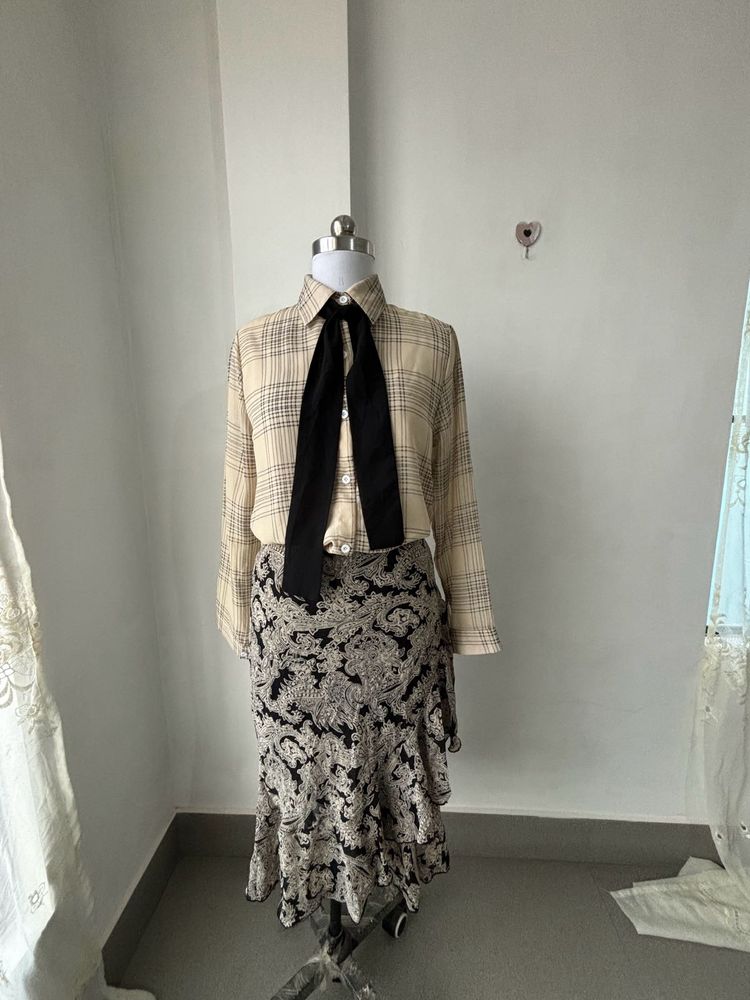 Vintage-Style Plaid Blouse