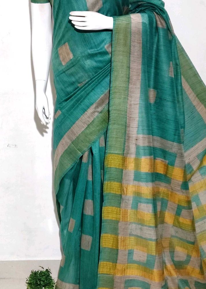 Beautiful Teal Saree with Geometric Pattern