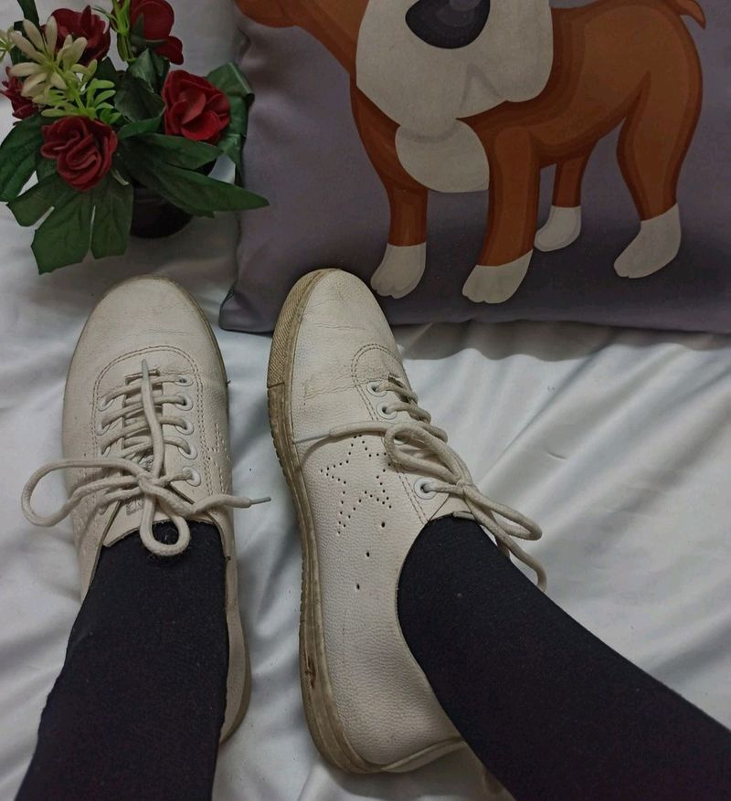 White Shoes (Sole Turned Yellow) With Time, Doesn't Not Go Off With Wash ..