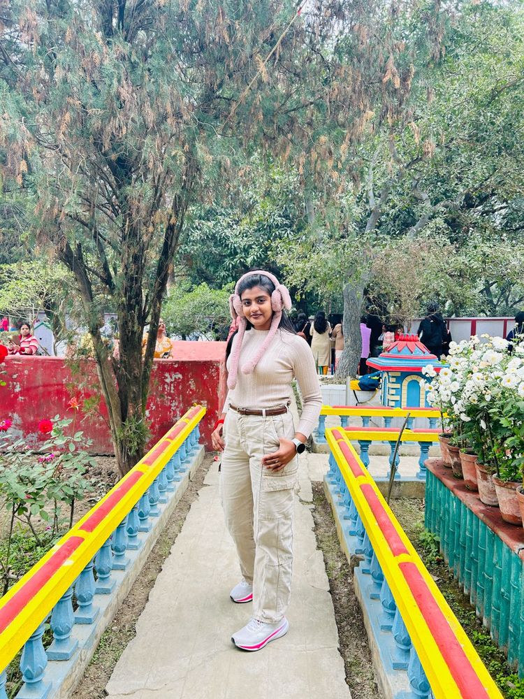 Beige Cargo Pants - Trendy &amp; Stylish