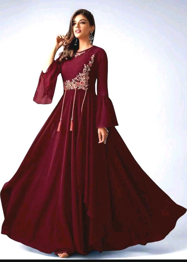 💖 Elegant Embroidered Maroon Gown