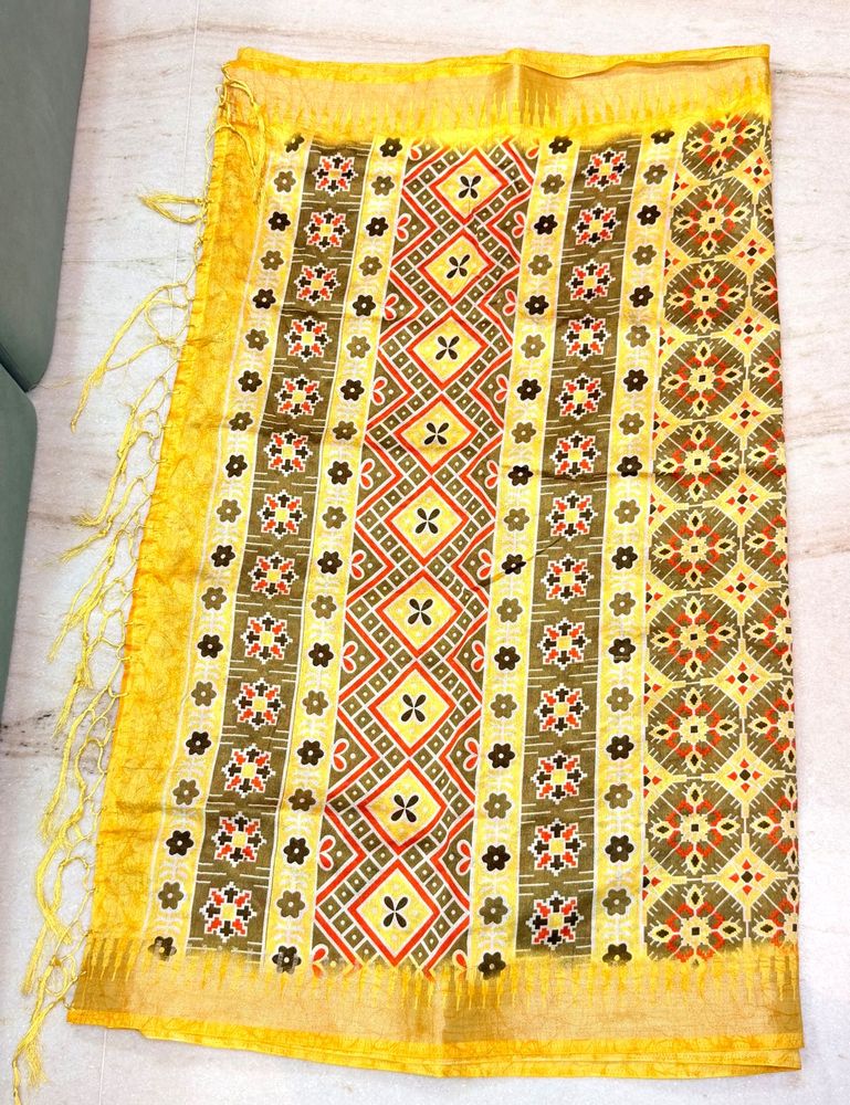 Beautiful  trendy Saree with blouse p