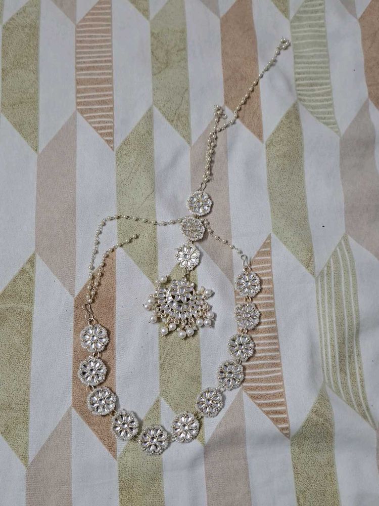 Stunning Kundan &amp; Pearl Maang Tikka and necklace