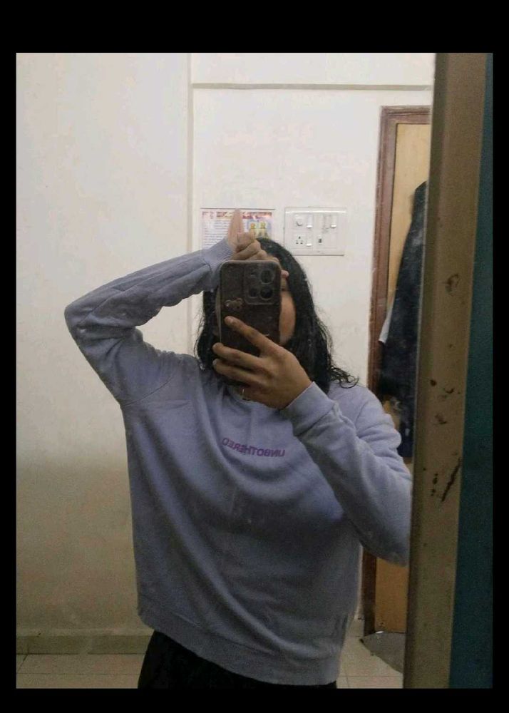 Sweatshirt