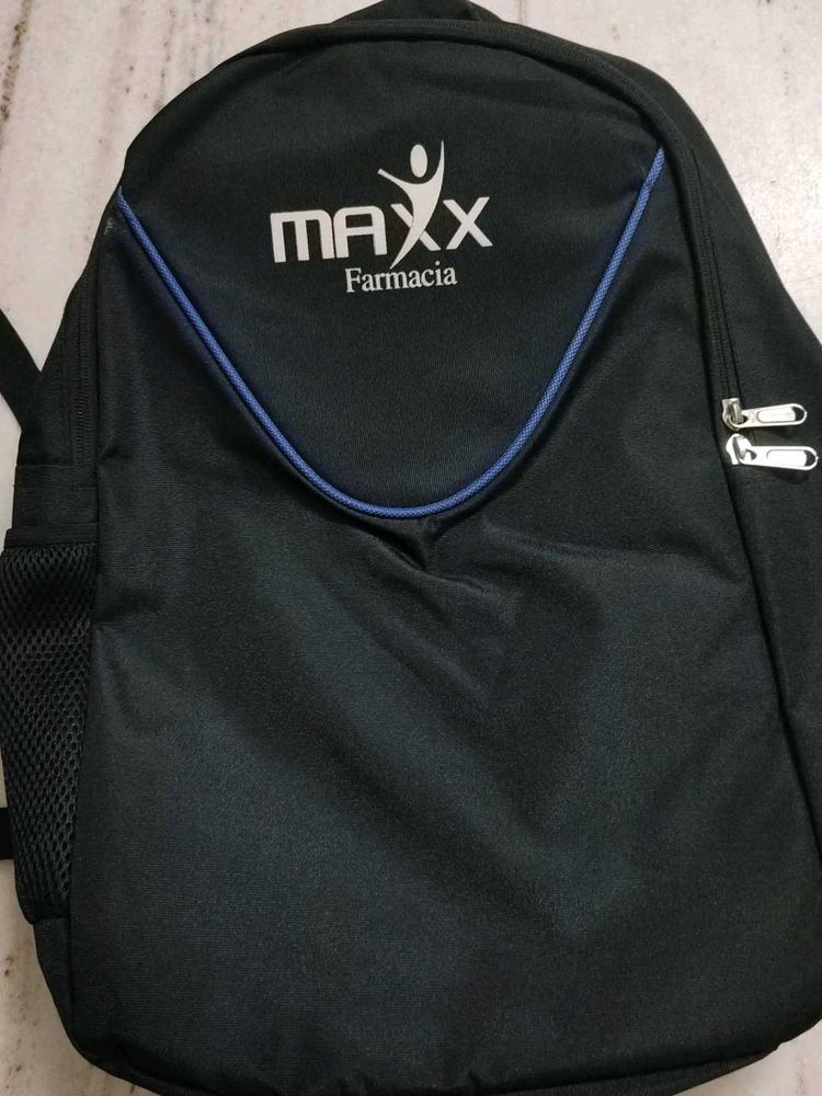 MAXX Farmacia Black Backpack