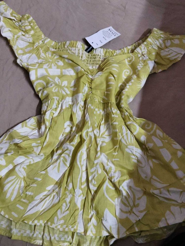 Off-Shoulder Tropical Print Dress