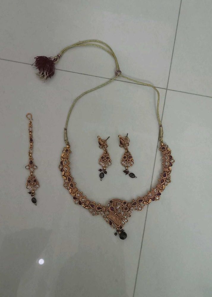 Stunning Necklace with Earrings &amp; Maang Tika