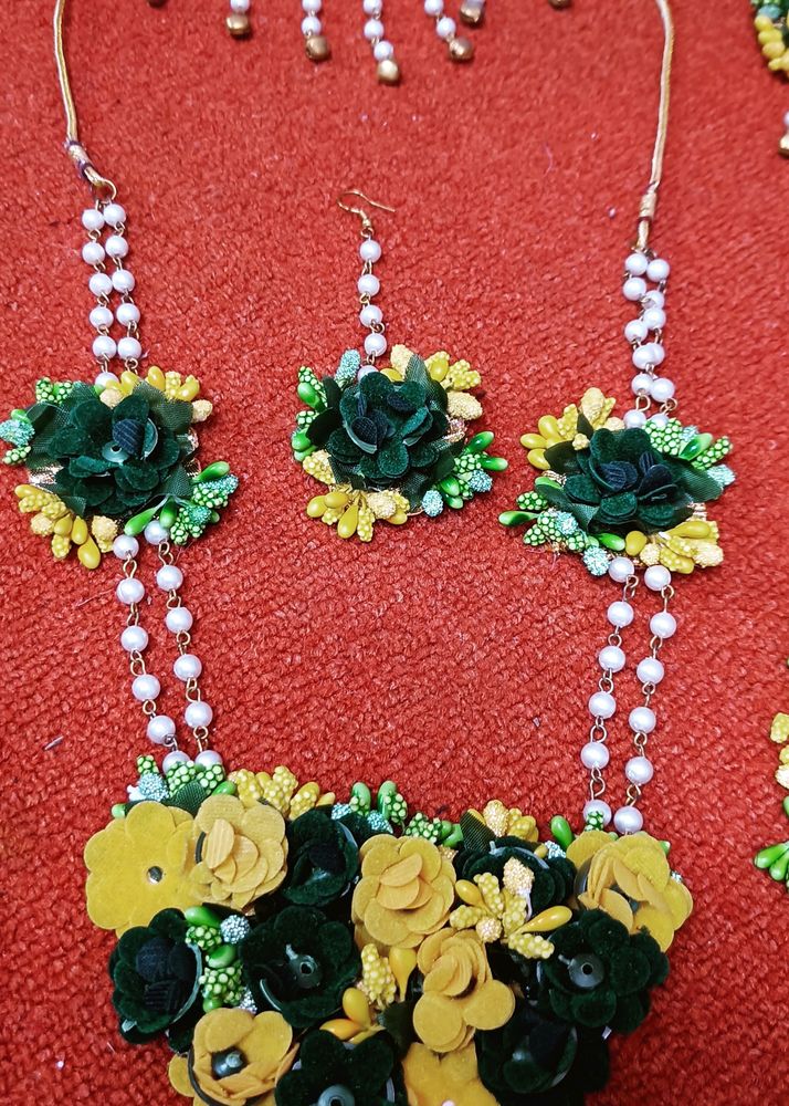 Haldi Mehndi Set With Raani Haar+ Giluband+2 earri