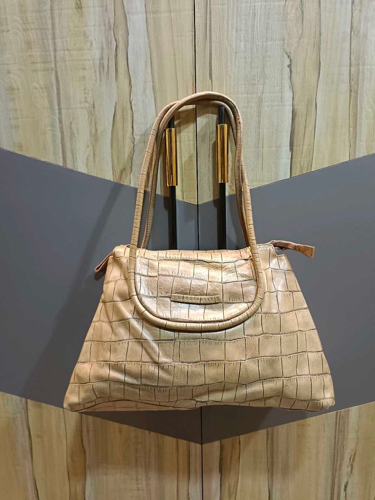Stylish Croc-Embossed Shoulder Bag