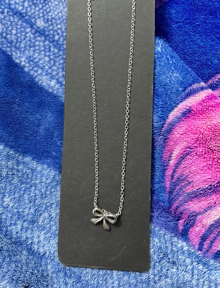 Dainty Bow Necklace