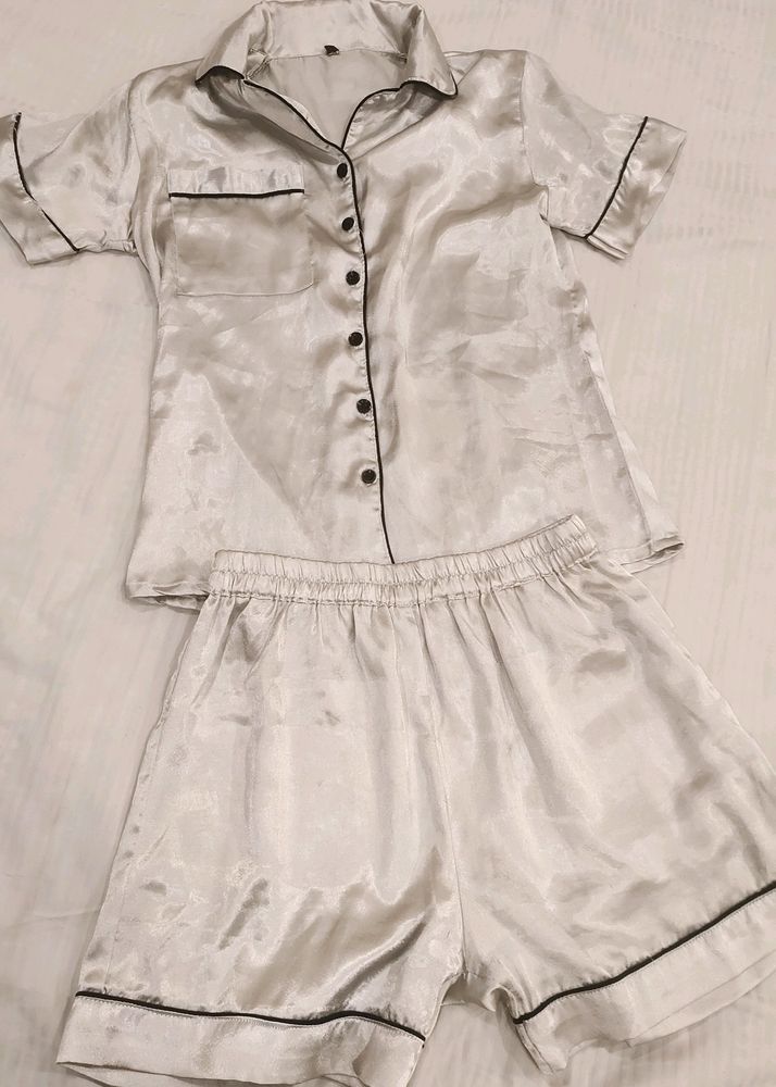 Price Reduced.. 📣📣Silver Satin Nightsuit