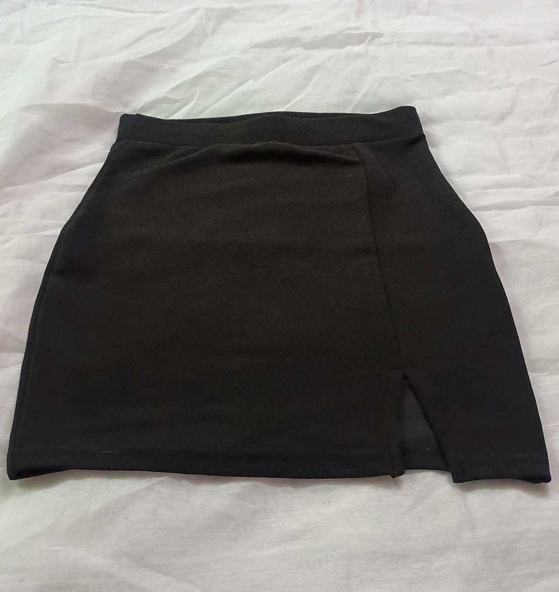 Chic Black Mini Skirt with Side Slit