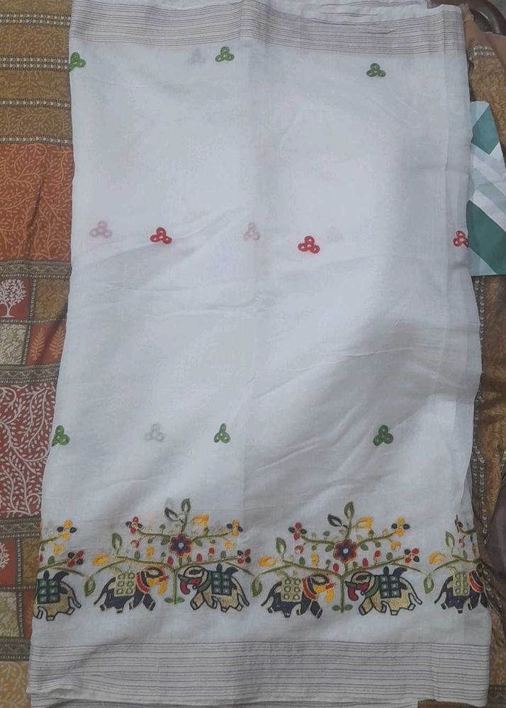 Chic , Embroidered White Saree
