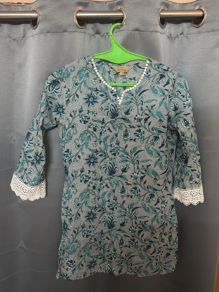 Gray Floral Print Short Kurta with Lace