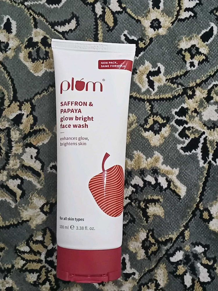 Plum Saffron &amp; Papaya Glow Bright Face Wash