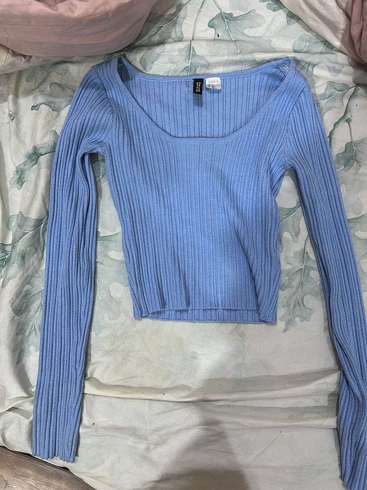 Fitted ribbed y2k long sleeve cropped top