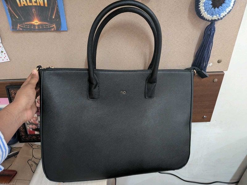 RIO Black Handbag