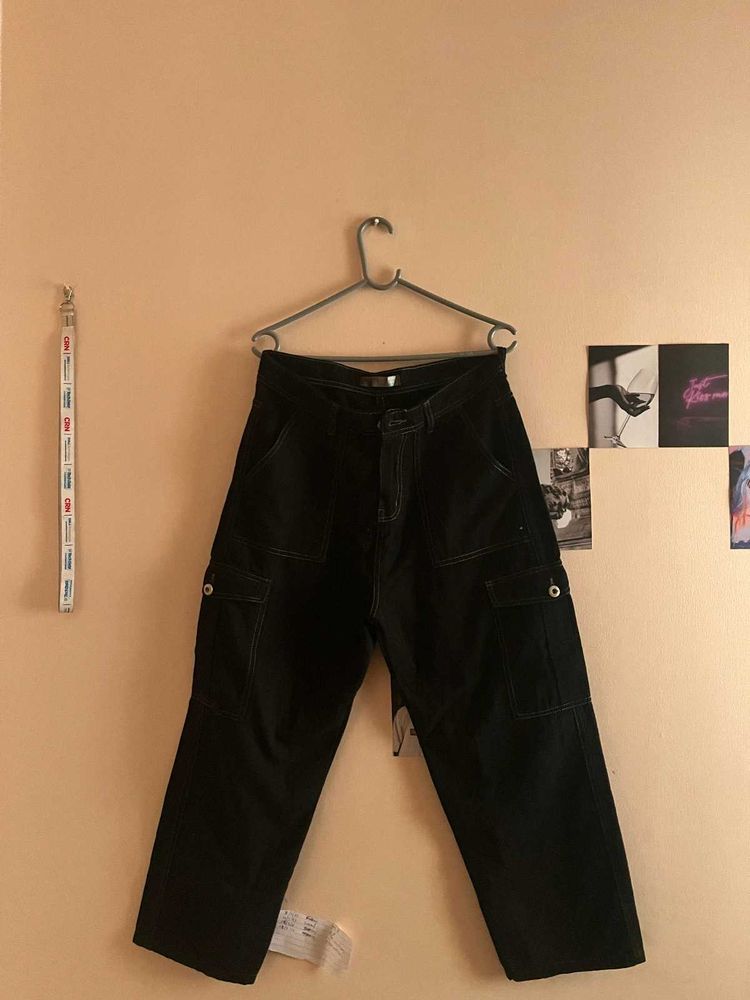 Stylish Black Cargo Pants with Utility Pockets