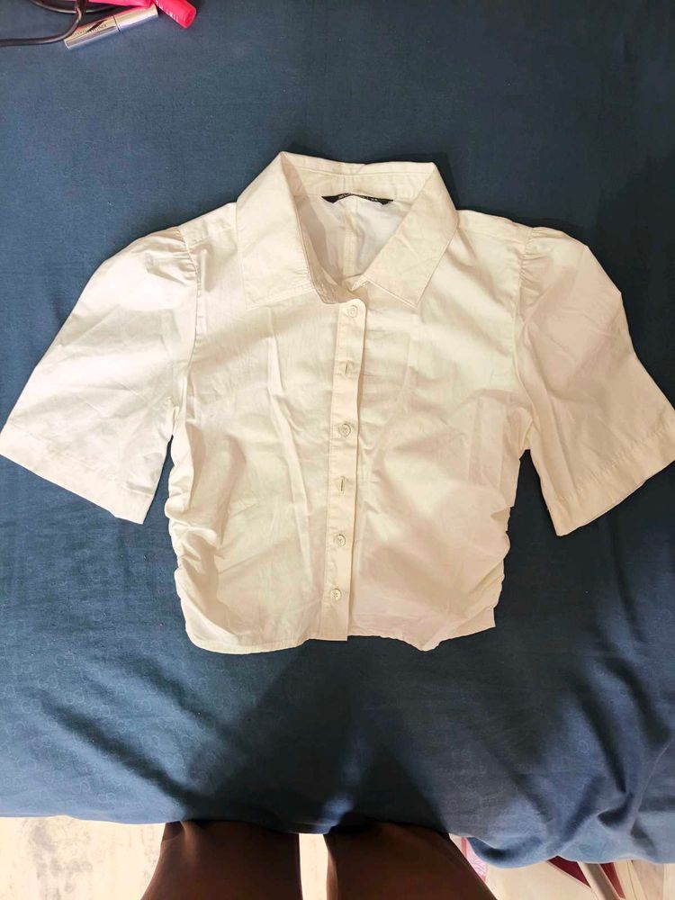 Chic White Cropped Shirt