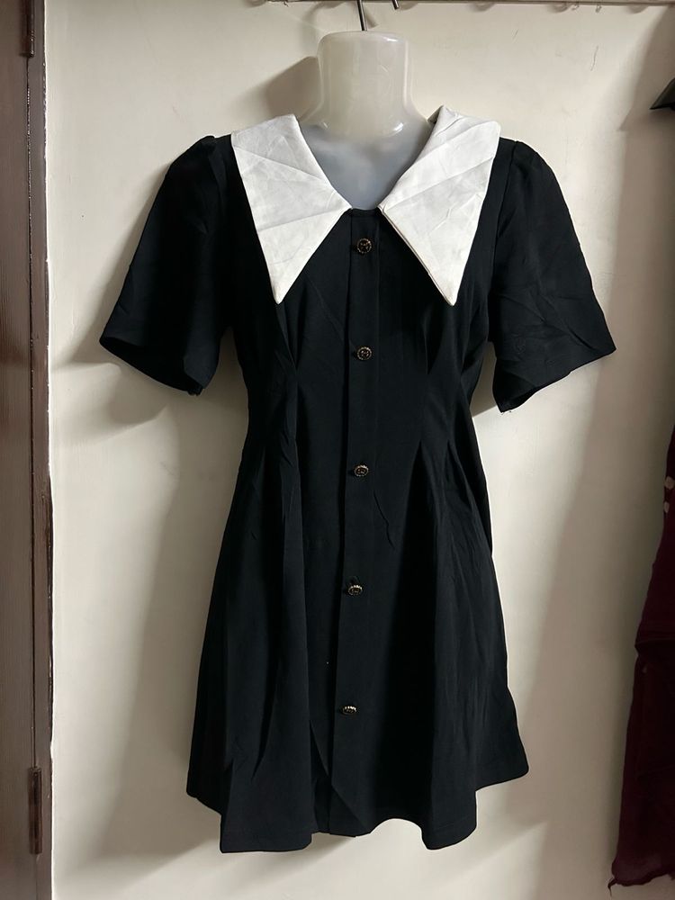 Chic Black &amp; White Collared Dress