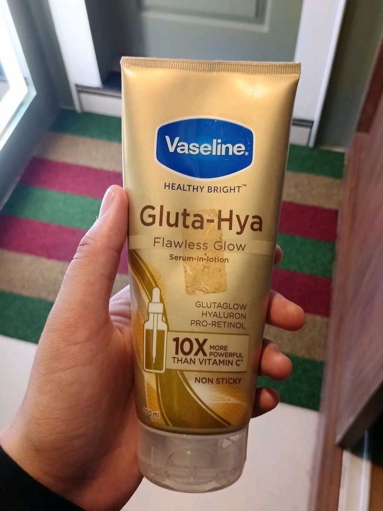 Vaseline Gluta-Hya Flawless Glow Serum-in-lotion