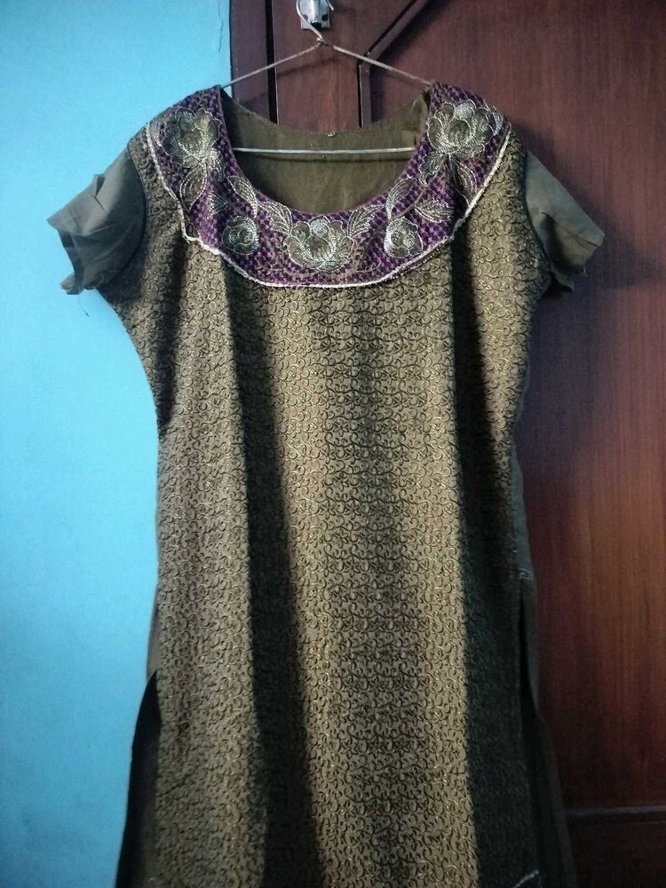 Beautiful Kurti With Embroidery 🪡