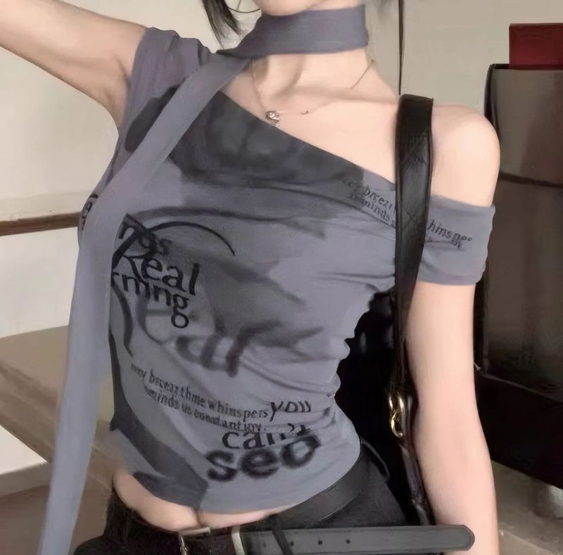 NEWME Y2K Graphic Print Crop Top