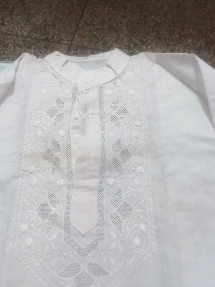 Elegant White Embroidered Kurta