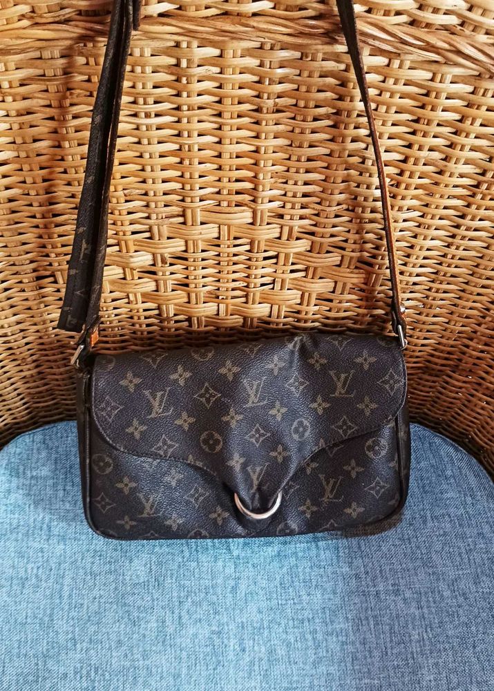 LV sling bag in mint condition, without code.