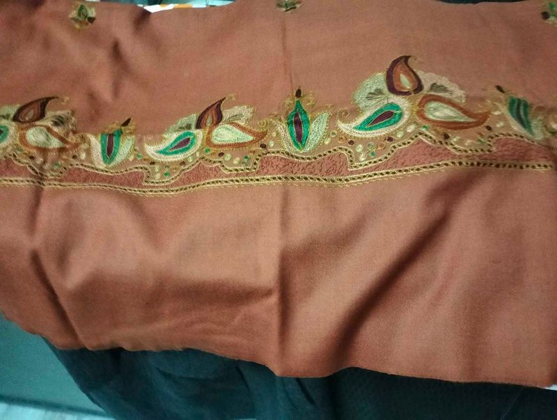 Embroidered showal