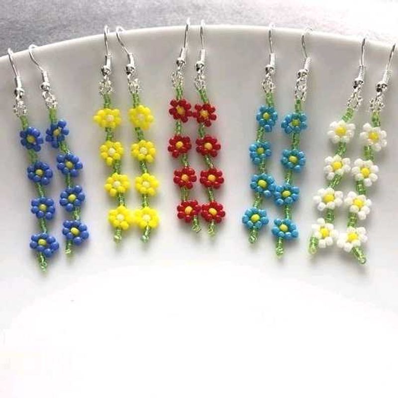 Daisy Chain Beaded Dangle Earrings🪻