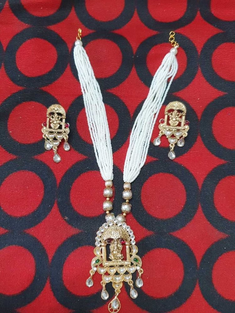 Stunning Indian Necklace and Earring Set