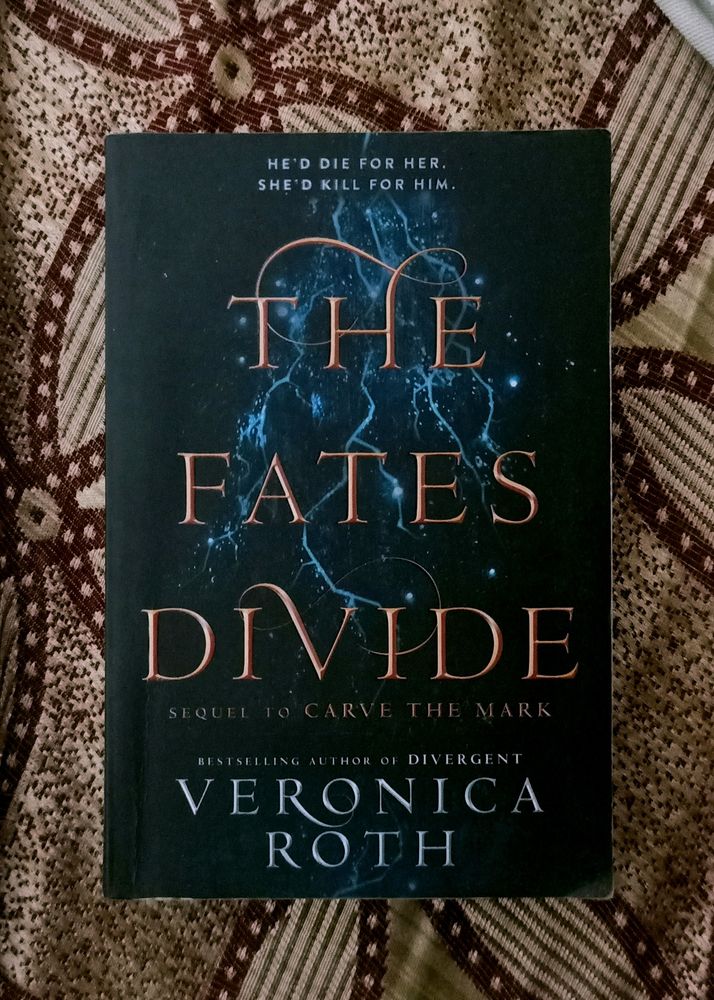 The Fates Divide (Carve the mark series book 2)