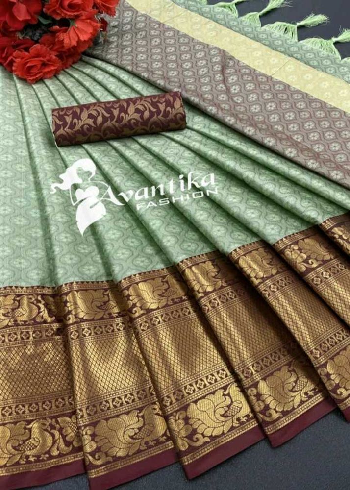 Elegant Silk Blend Saree without blouse