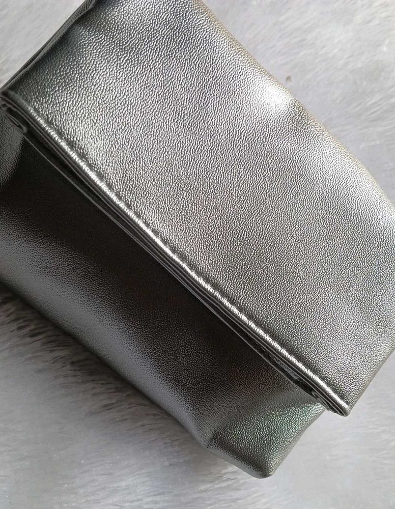 Clinique silver metallic foldable clutch 💕♥️