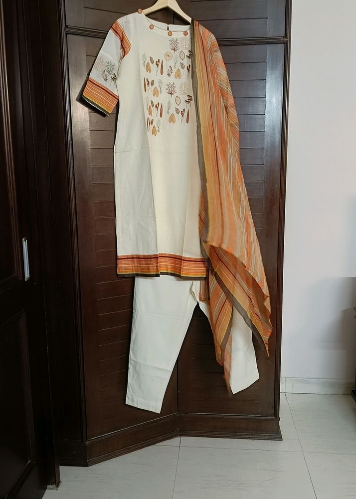 Women Off White Thread Embroidery Printed Suit Set
