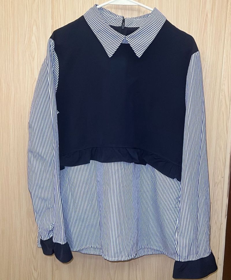 Chic Navy &amp; White Striped Top