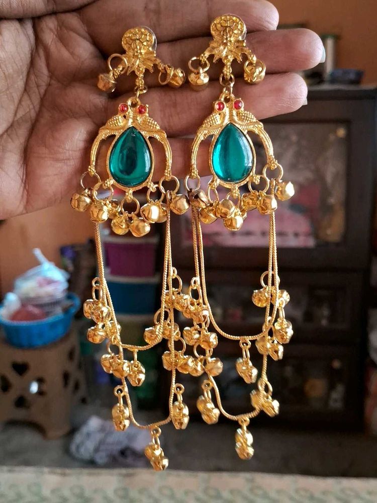Exquisite Gold alloy Dangle Earrings with Green St