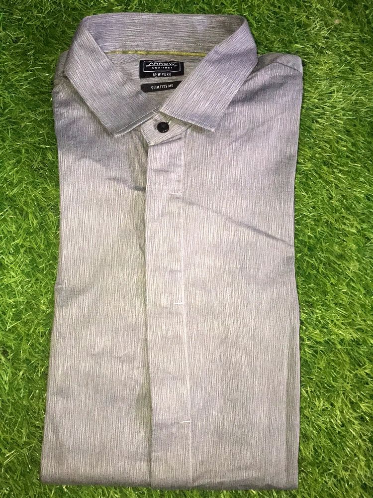 Arrow Shirt -polyester Wore Twice .. 40 Size